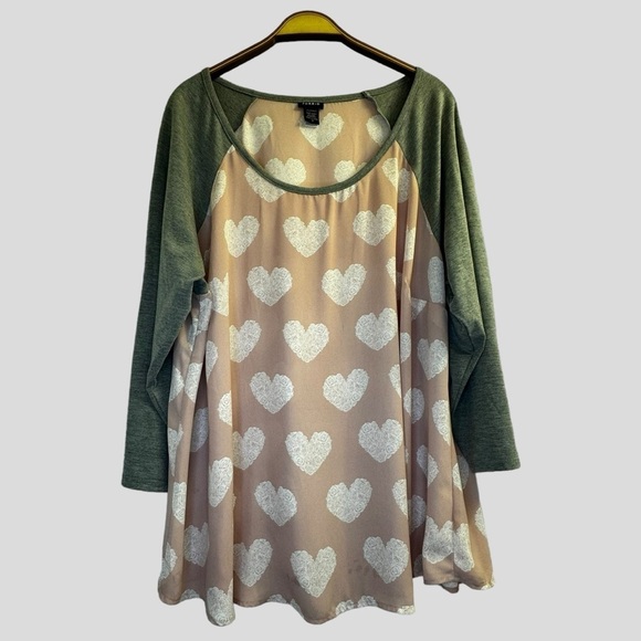 torrid Tops - Torrid Women’s Top 3X Gray 3/4 Length Sleeves Pink Torso White Hearts